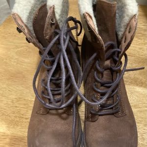 Beautiful Mossimo boots size 9.5